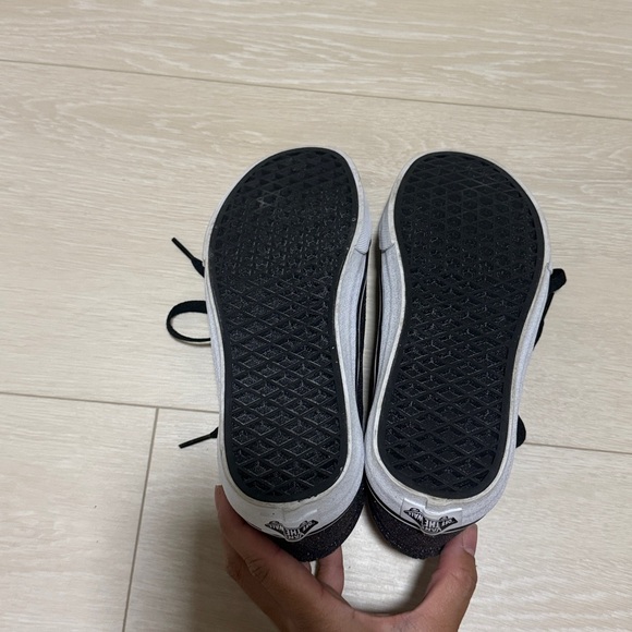 Vans Women's Black and White Glitter Low Top Shoes - Picture 7 of 9